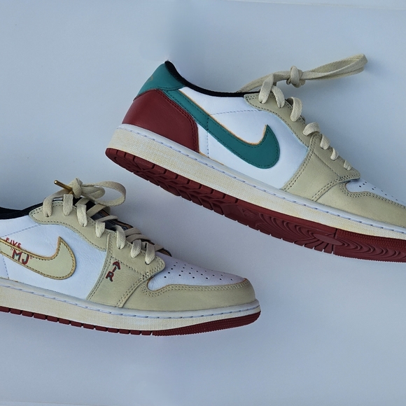 Custom AJ1 OG - Picture 7 of 7